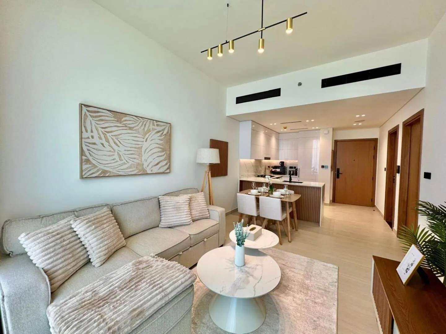 Charming 1Br Apt W Elegant Interiors Dubai Apartment